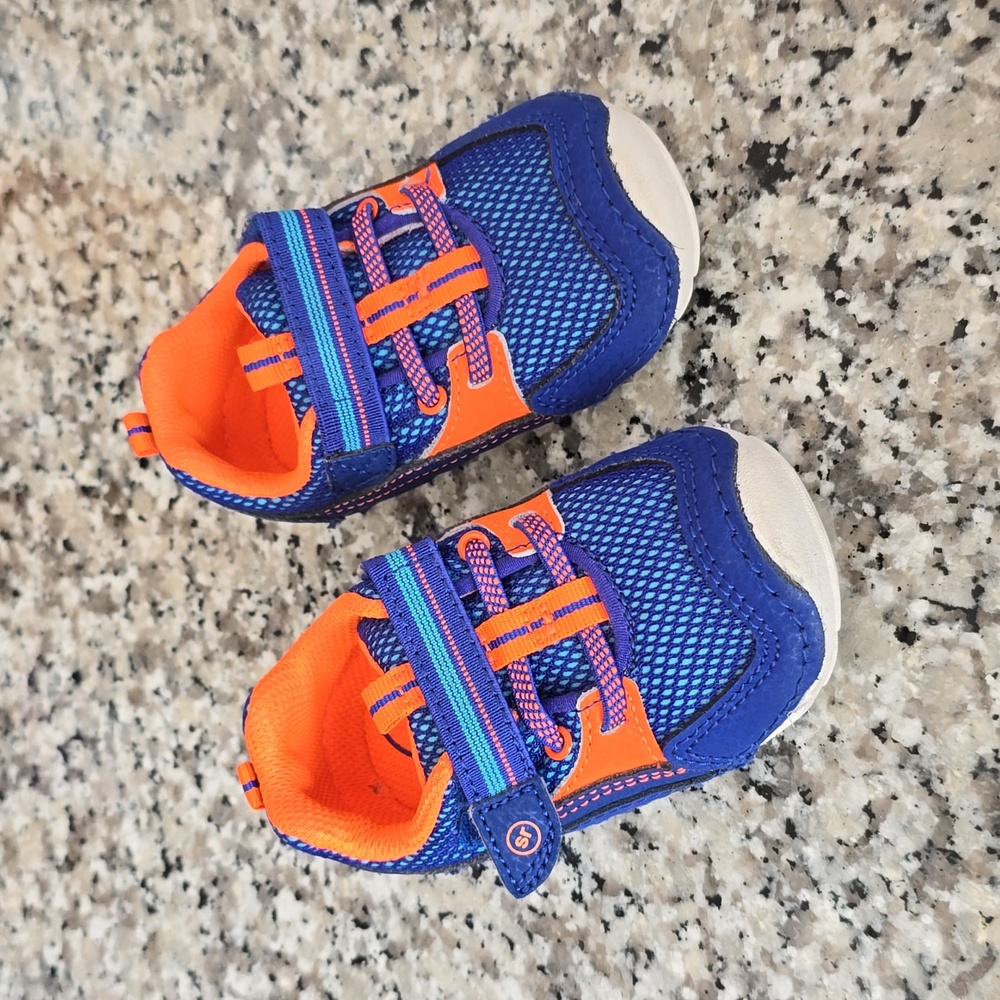 EUC Stride Rite 5.5 toddler/baby shoes